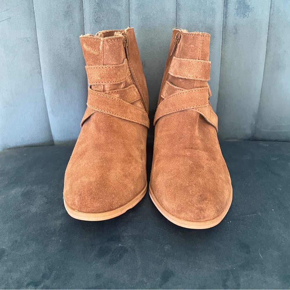 Diba dark tan suede heeled booties. Size: 7